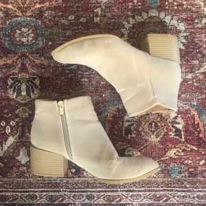 Light cream booties with short heel